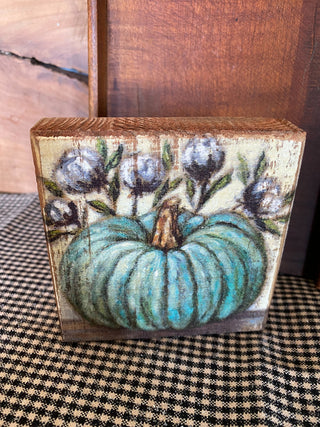 Green Pumpkin Shelf Sitter